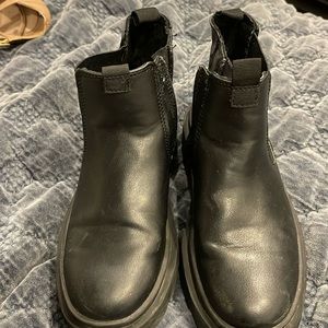 Kid’s Zara Chelsea Boots